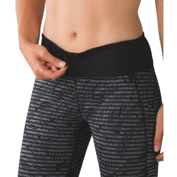 LULULEMON ATHLETICA Pace Rival Crop 'Full-On Luxtreme 22' Size 4 - Picture 5 of 8